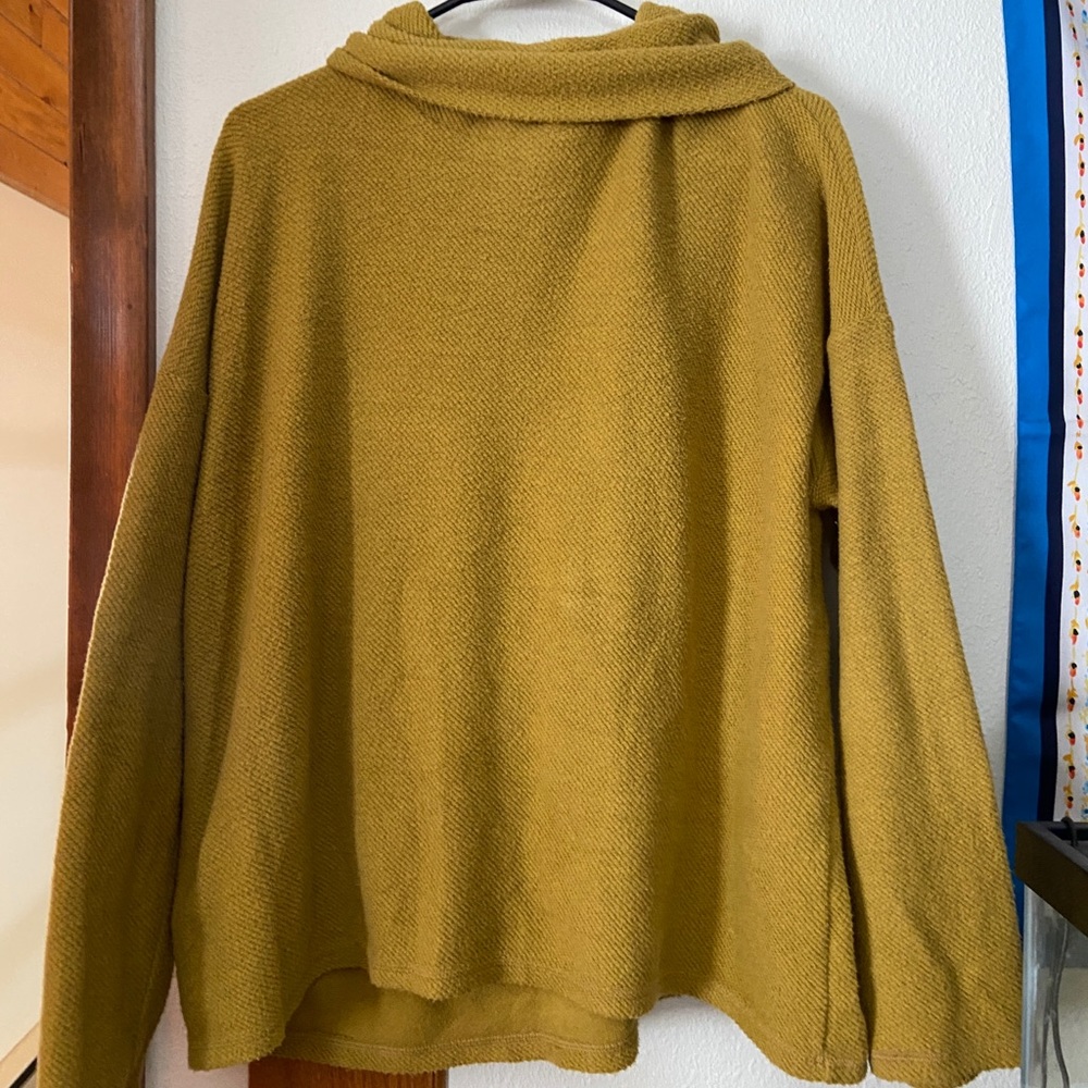 Cozy Mustard Aerie Turtleneck Rarely worn in great condition!